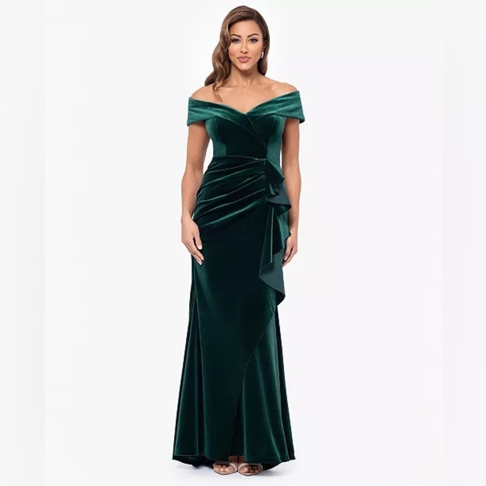 XSCAPE
Women's Off-The-Shoulder Ruffle Velvet Dress